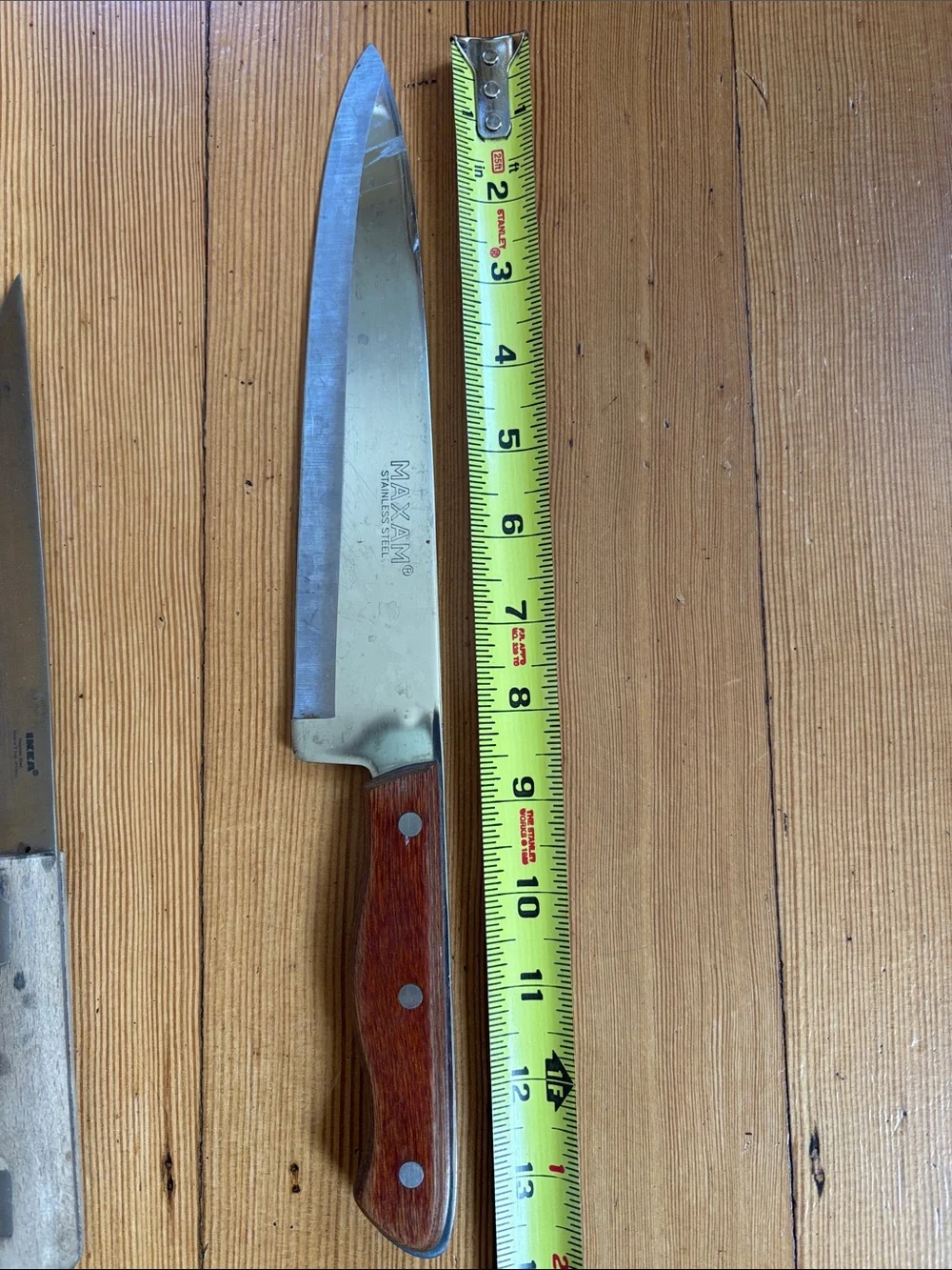 4 Vintage wooden handle knives in very good condition, sharp!